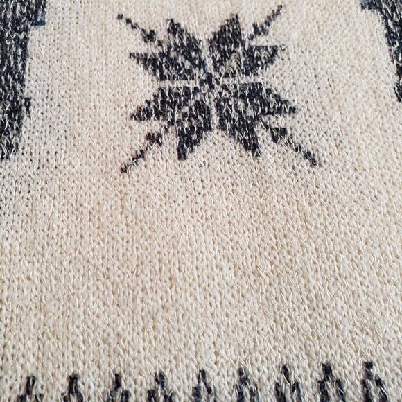 Forever 21 Sweater Large Reindeer Elbow Patches Navy Cream Nordic Holiday - Picture 6 of 13